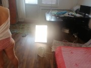 Moglie sexy si diverte a provare vestiti e a tagliarli di dosso. Mora balla nuda per casa. 7/16