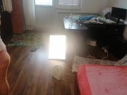 Moglie sexy si diverte a provare vestiti e a tagliarli di dosso. Mora balla nuda per casa. 9/16