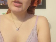 Modelo de plataforma ao vivo se arrumando e desabafando com os amigos. Ensinando etiqueta. 15/16