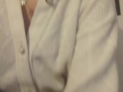 Modelo de plataforma ao vivo se arrumando e desabafando com os amigos. Ensinando etiqueta. 2/16