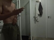 NO AGUANTO LAS GANAS Y ME VOY AL BAÑO (corrida al final) 2/16