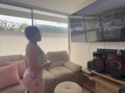 Una Culona Queriendo Aprender a Jugar Videojuegos, hasta obtener una descarga de leche en su Culo KI 2/16