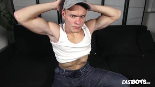 Hunk straight boy Mitchel Jacobson solo flexing muscles