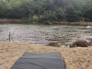 GAROTA VAI PRO RIO PRA TER A BUCETA ABERTA POR UMA MAO 1/16