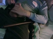 grilletes apretando mis huevos, vigilante de seguridad 1/16