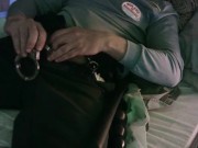 grilletes apretando mis huevos, vigilante de seguridad 15/16