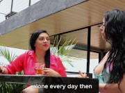 Le doy la bienvenida a Colombia a mi amiga y contrato un streapper 1/16