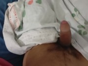 Hot guy gimiendo mientras manosea su vergota 4/16