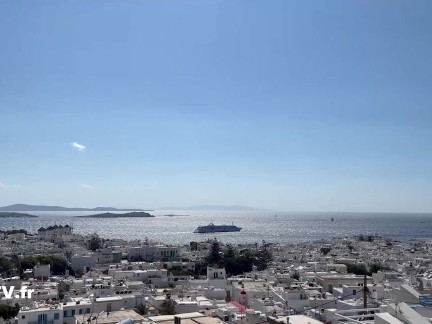Two busty surprises for the breakfast
