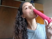 Sexy latina mamando un Dildo lo disfruta como si fuese real 1/16