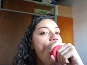Sexy latina mamando un Dildo lo disfruta como si fuese real 13/16
