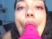 Universitaria caliente se atragante con el dildo, no para de pedir leche en su cara 5/16