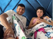 Mientras mi sexi cachonda hermanstra habla en llamada con su novio yo le detono su apretado culo. 2/16