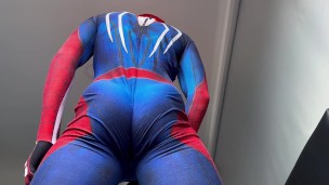 PETER PARKET? Spiderman cachondo descarga telarañas de semen
