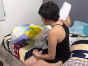 Confundo accidentalemte a mi culona hermanastra con mi novia y termino follandola muy duro. 1/16