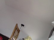 Amateur-Ehefrau hat Spaß daran, Kleider anzuprobieren und abzuschneiden. Amateur-Ehefrau tanzt nackt 11/16