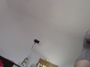 Amateur-Ehefrau hat Spaß daran, Kleider anzuprobieren und abzuschneiden. Amateur-Ehefrau tanzt nackt 15/16