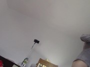 Amateur-Ehefrau hat Spaß daran, Kleider anzuprobieren und abzuschneiden. Amateur-Ehefrau tanzt nackt 16/16