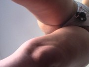 Esposa amadora faz tarefas domésticas nua. 10/16