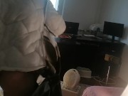 Amateur-Ehefrau hat Spaß daran, Kleider anzuprobieren und abzuschneiden. Amateur-Ehefrau tanzt nackt 10/16