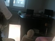 Amateur-Ehefrau hat Spaß daran, Kleider anzuprobieren und abzuschneiden. Amateur-Ehefrau tanzt nackt 11/16