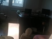 Amateur-Ehefrau hat Spaß daran, Kleider anzuprobieren und abzuschneiden. Amateur-Ehefrau tanzt nackt 15/16