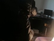 Amateur-Ehefrau hat Spaß daran, Kleider anzuprobieren und abzuschneiden. Amateur-Ehefrau tanzt nackt 7/16