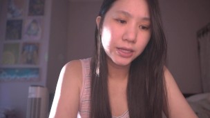 Cute Asian Girl ASMR – Sua Stepsister Atrevida Studying