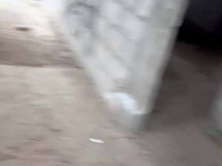Solo en casa abandonada