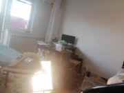 Femme amateur faisant le ménage nue. Milf à la chatte poilue et au gros cul. 15/16