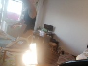 Femme amateur faisant le ménage nue. Milf à la chatte poilue et au gros cul. 16/16