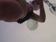 Amateur-Ehefrau macht nackt Hausarbeit. Milf mit behaarter Muschi, großem Arsch. 3/16