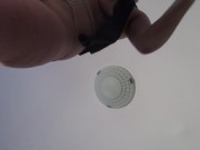 Amateur-Ehefrau macht nackt Hausarbeit. Milf mit behaarter Muschi, großem Arsch. 5/16