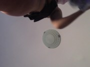 Amateur-Ehefrau macht nackt Hausarbeit. Milf mit behaarter Muschi, großem Arsch. 9/16