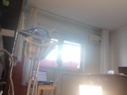 Femme amateur faisant le ménage nue. Latine à la chatte poilue et au gros cul. 7/16