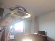 Femme amateur faisant le ménage nue. Latine à la chatte poilue et au gros cul. 1/16