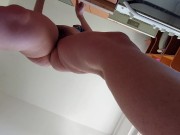 Latine sexy nue dans la cuisine. Femme sexy nue prépare à manger dans la cuisine. 6/16