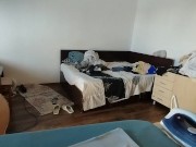 Latina sexy nuda in cucina. Moglie sexy nuda prepara da mangiare in cucina. 14/16