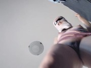 Moglie amatoriale fa i lavori domestici nuda. Latina con figa pelosa e culo grosso. 8/16