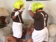 MILF bionda sbattuta da due cazzi arrapati in doppia penetrazione 4/16