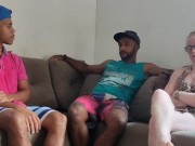 FUI PASSEAR NA CASA DO MEU AMIGO E COMIR MINHA MULHER NA FRENTE DELE 1/16