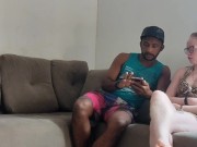 FUI PASSEAR NA CASA DO MEU AMIGO E COMIR MINHA MULHER NA FRENTE DELE 2/16