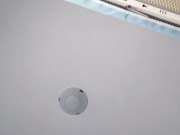 Femme amatrice fait le ménage nue. Brune à la chatte poilue et au gros cul. 10/16