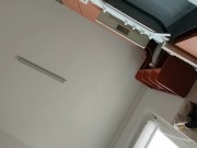 Sexy Latina nackt in der Küche. Sexy nackte Ehefrau bereitet Essen in der Küche zu. 14/16