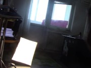 Amateurin macht nackt Hausarbeit. Brünette mit behaarter Muschi, großer Arsch. 4/16