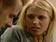 Una bionda sexy e appassionata apre tutta la sua figa al lungo cazzo 1/16