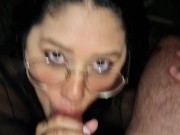 Pagando um boquete gostoso no meio da rua para meu namorado 2/16