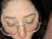 Pagando um boquete gostoso no meio da rua para meu namorado 6/16