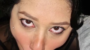 Pagando um boquete gostoso no meio da rua para meu namorado