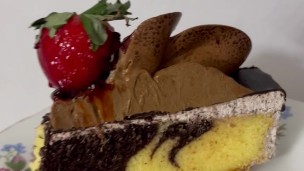 quieren ver mis pies aplastando este bizcocho 😈❤️‍🔥 want to see my feet crushing this cake 😈❤️‍🔥